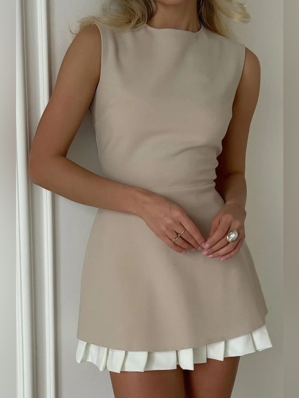 Commense Sleeveless A-Line Two-Tone Pleated Hem Mini Dress NWT - Picture 2 of 6
